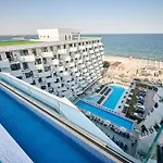 Soleil Anne Std In Infinity Pool &