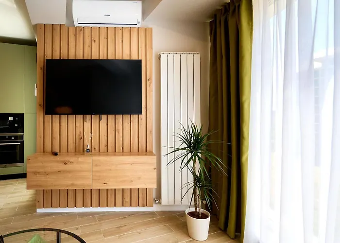 Soleil Anne Std In Infinity Pool & * Mamaia