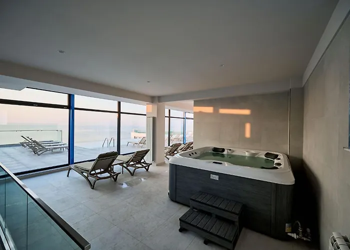 Soleil Anne Std In Infinity Pool &