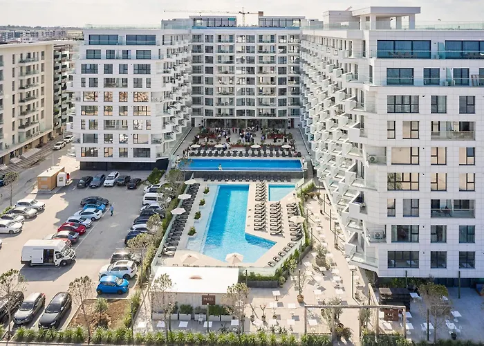 Soleil Anne Std In Infinity Pool & * Mamaia