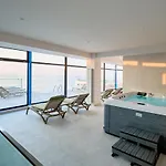 Soleil Anne Std In Infinity Pool & アパート ママイア