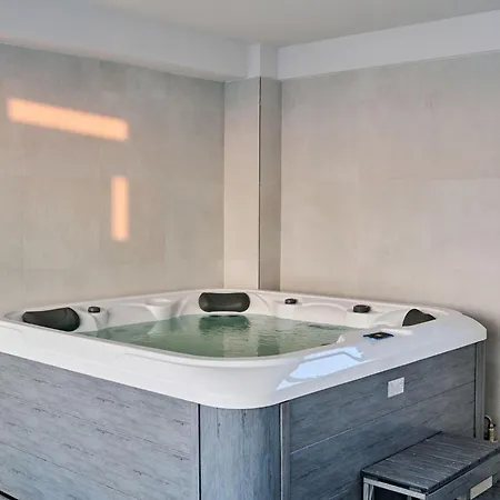 Soleil Anne Std - Infinity Pool & 아파트 마마이아