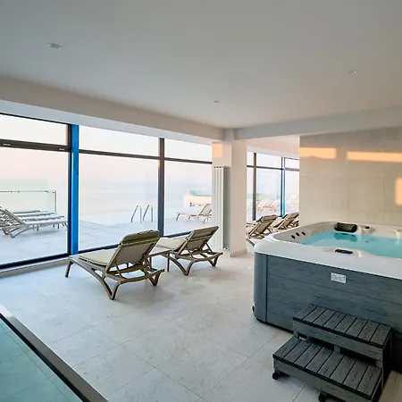 Soleil Anne Std In Infinity Pool & Apartamento Mamaia