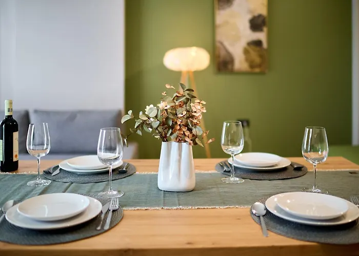 Soleil Anne Std In Infinity Pool & Mamaia