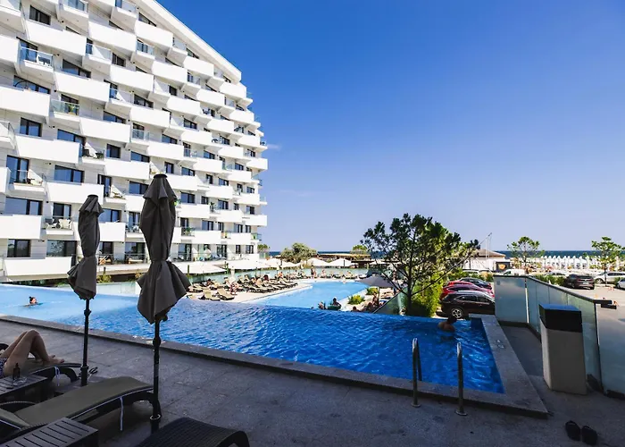 Soleil Anne Std In Infinity Pool &